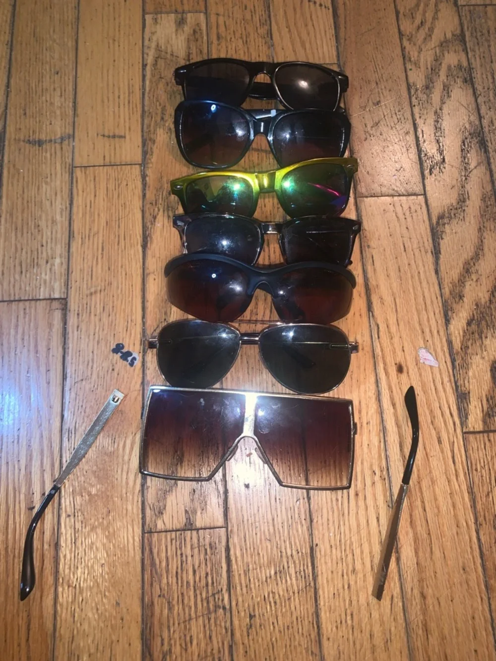Variety Sunglasses $7 2 and 4 are sold - Picture 1 of 16